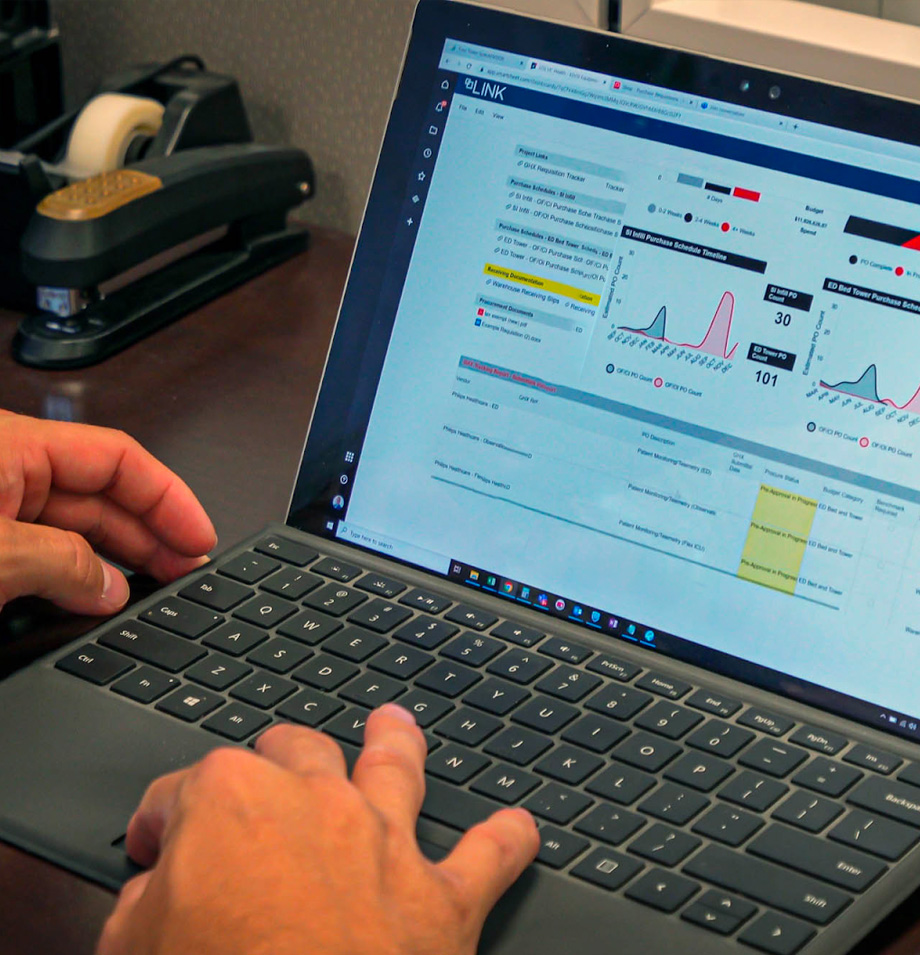 planes employee using computer software