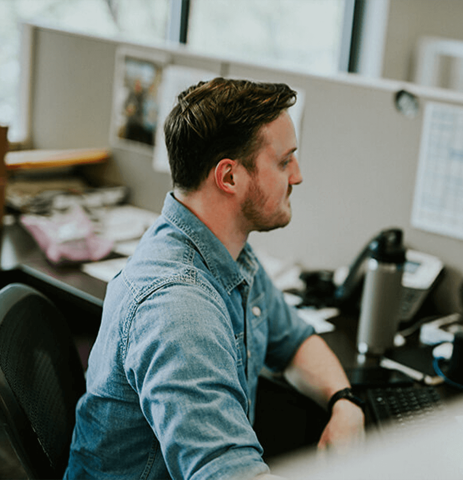 Planes employee working on project management.